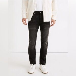 NWT Black Slim Day 2 nite Cotton 5 pocket distressed Jean in Everton Wash 30